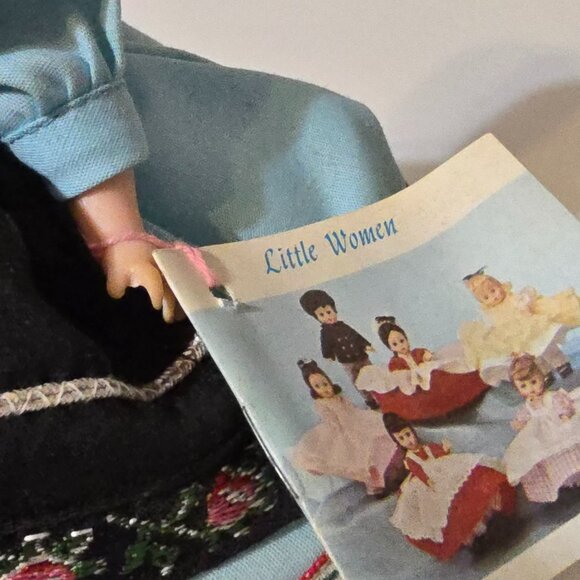 Vintage Madame Alexander Romania Rumania Doll in Original Box with Stand - Picture 3 of 6